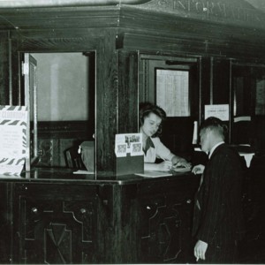 25SouthStreet_LobbyDesk_07.jpg