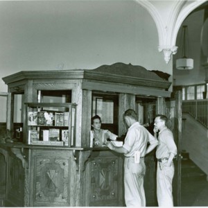 25SouthStreet_LobbyDesk_04.jpg